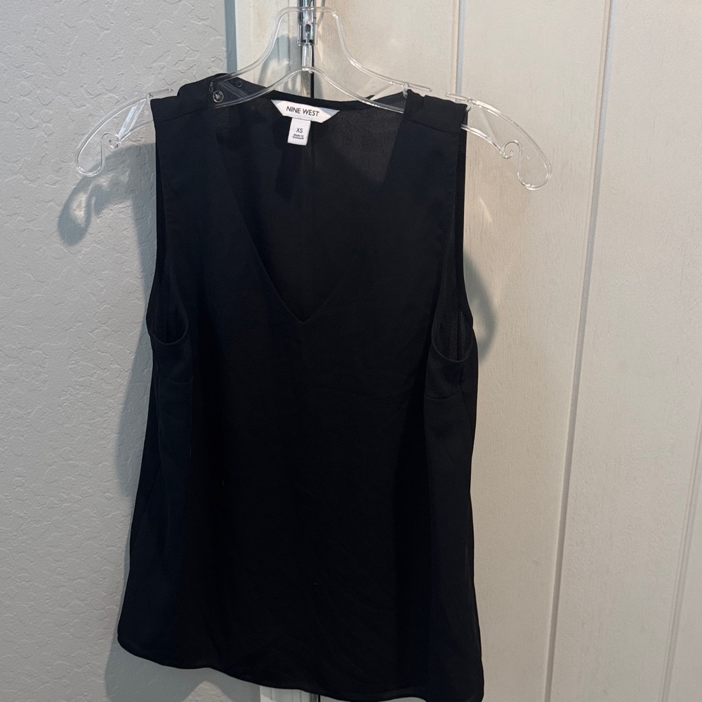 Nine West Black V-Neck Sleeveless Shell Top